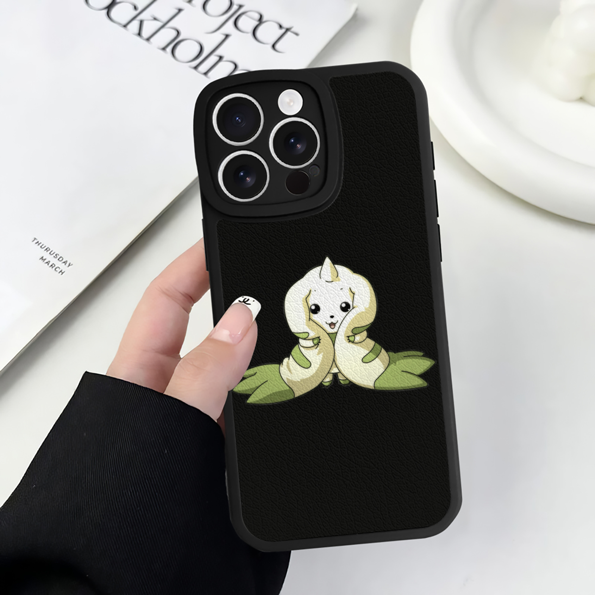 （画像用） Digimon デジタルモンスター/デジモン 【iPhone 16シリーズ対応】シリコンスマホケース（レザー調） 材質：シリコン